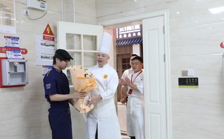 传授精湛厨艺
